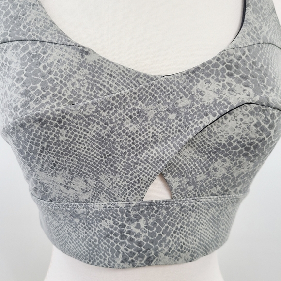 Varley Let's Go Staunton sports bra Seneca Rock Watersnake gray size XS NEW NWT - Picture 5 of 7